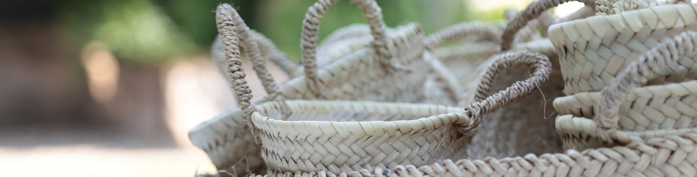 Corbeille de rangement en fibres naturelles faites main – style ethnique
