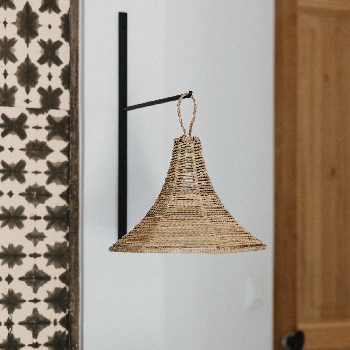 Suspension tressée ARAIG S en corde de palmier, détail du tressage artisanal – COSYDAR