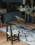Petite Chaise Enfant Noire – Bois & Palmier Tressé Fait Main