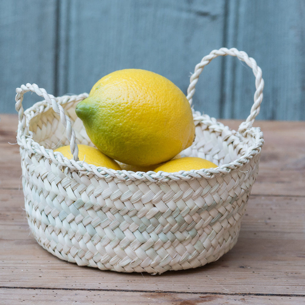 Petite corbeille à fruit - tressée à la main en fibre naturelle
