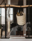 Petit portant bois métal noir avec panier suspendu – déco cuisine naturelle