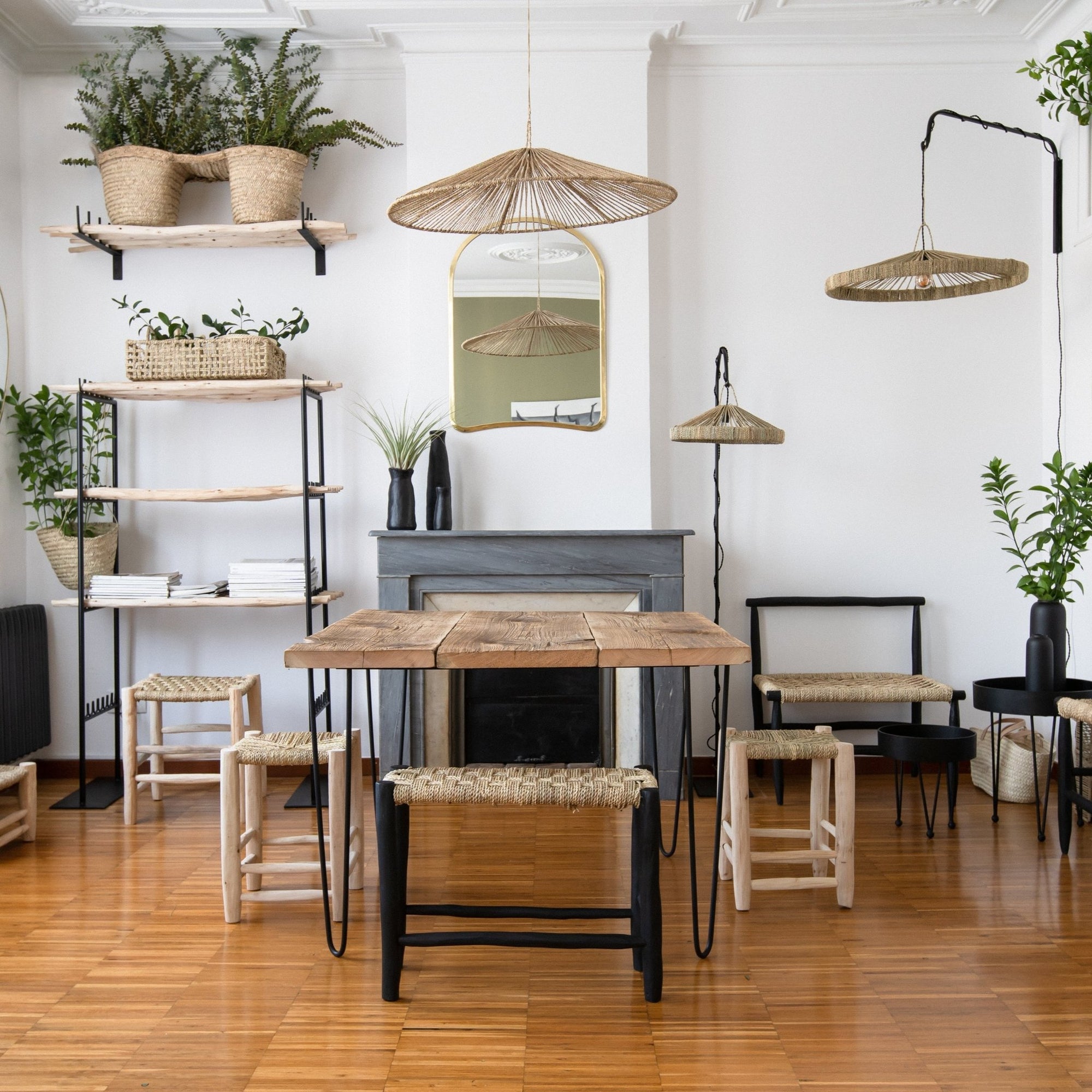 Potence murale rotative dans un intérieur design – support luminaire artisanal