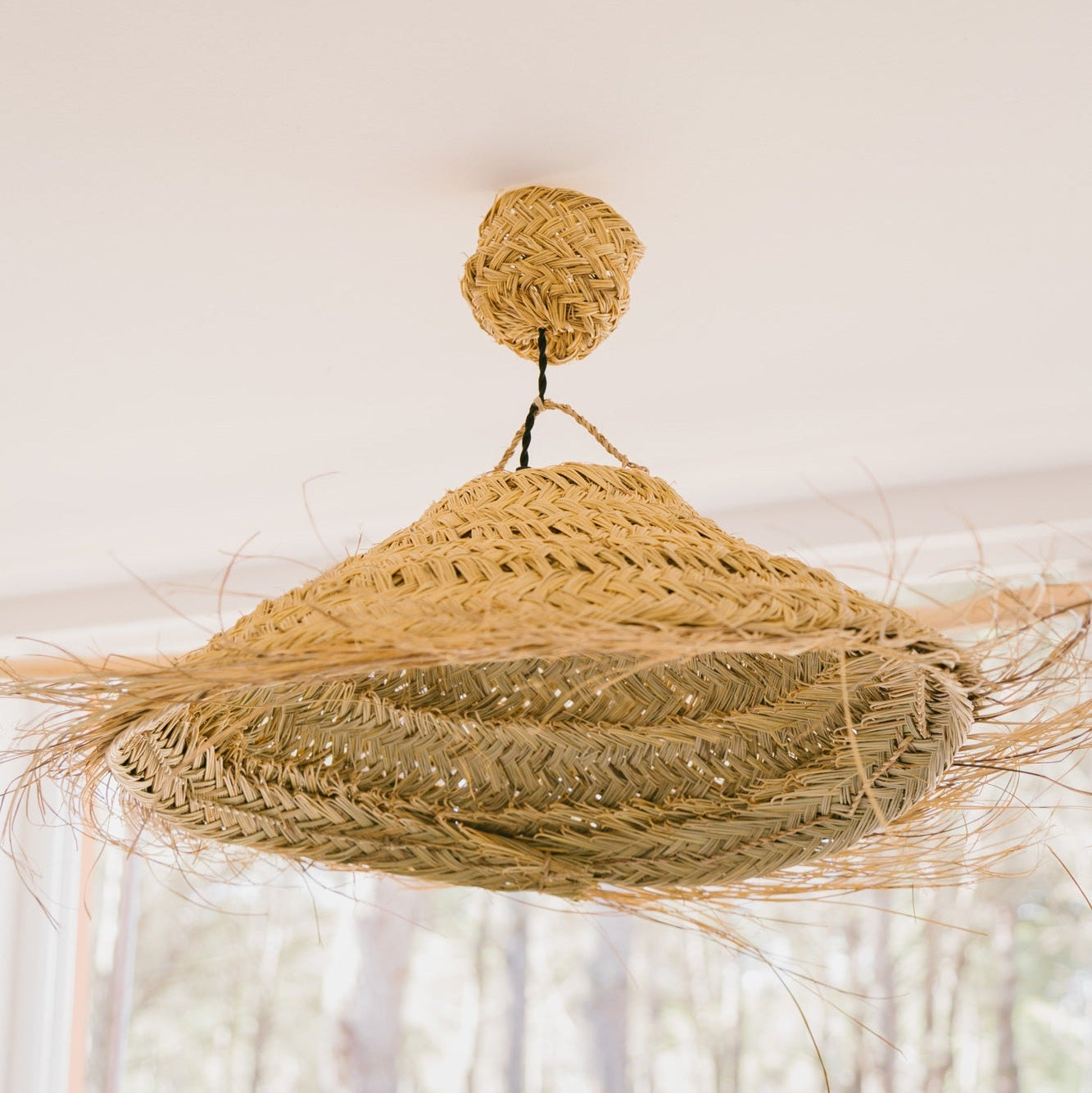 Rosace plafond fait main en fibres naturelles avec système électrique