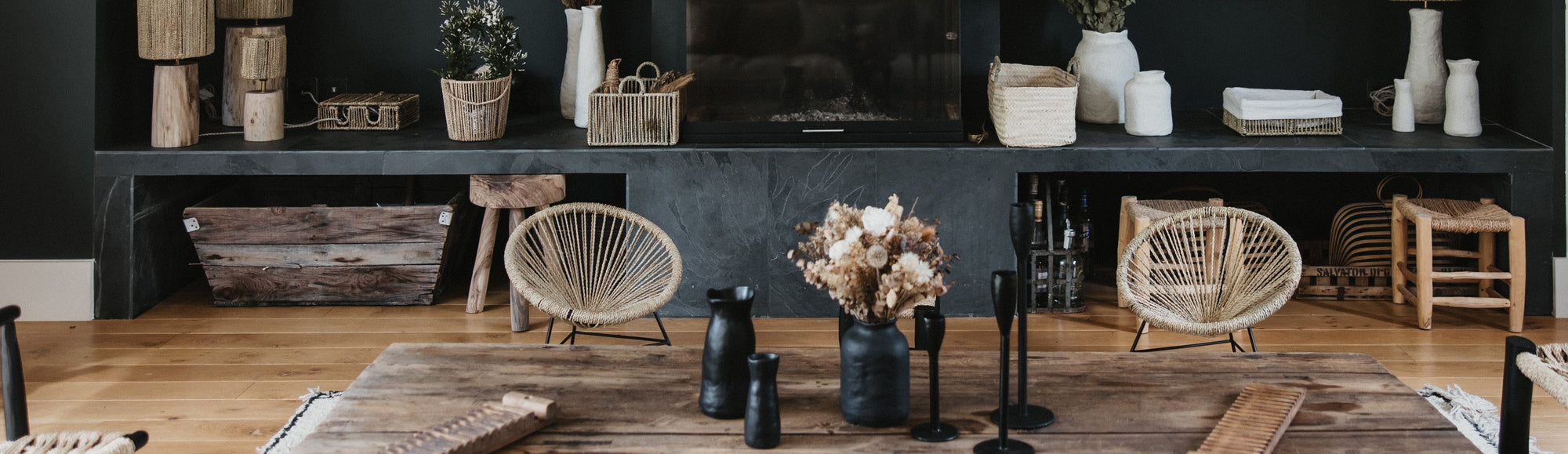 Vase en céramique noir mat, pièce unique pour décoration moderne