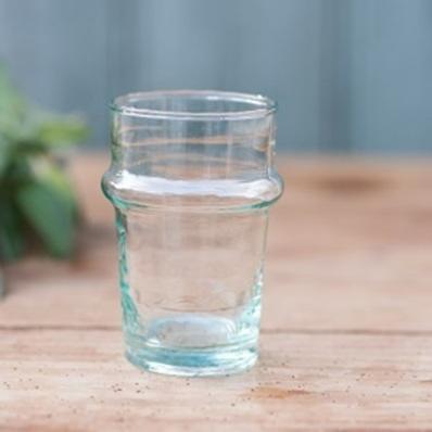 Verre Beldi marocain en verre recyclé soufflé main, hauteur 9cm